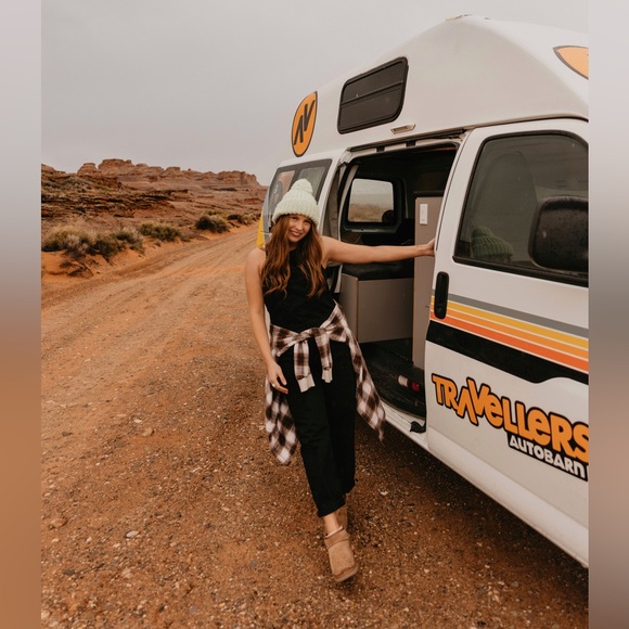 Meet your Posher, Jessica - Picture 6 of 9